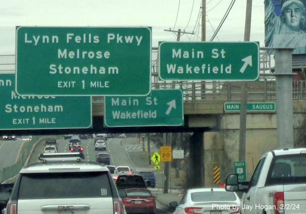 Image of recently placed overhead advance sign for Lynn Fells Parkway exits on US 1 North in Saugus, by Kevin Manfra, February 2024