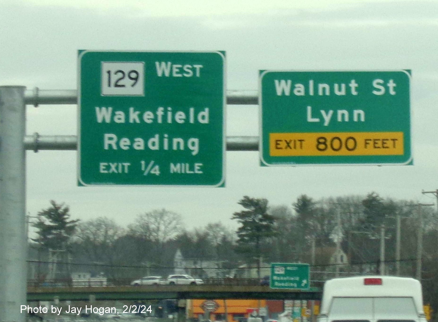 Image of recently placed overhead advance signage approaching Walnut Street ramp on US 1 North in Saugus, by Kevin Manfra, February 2024