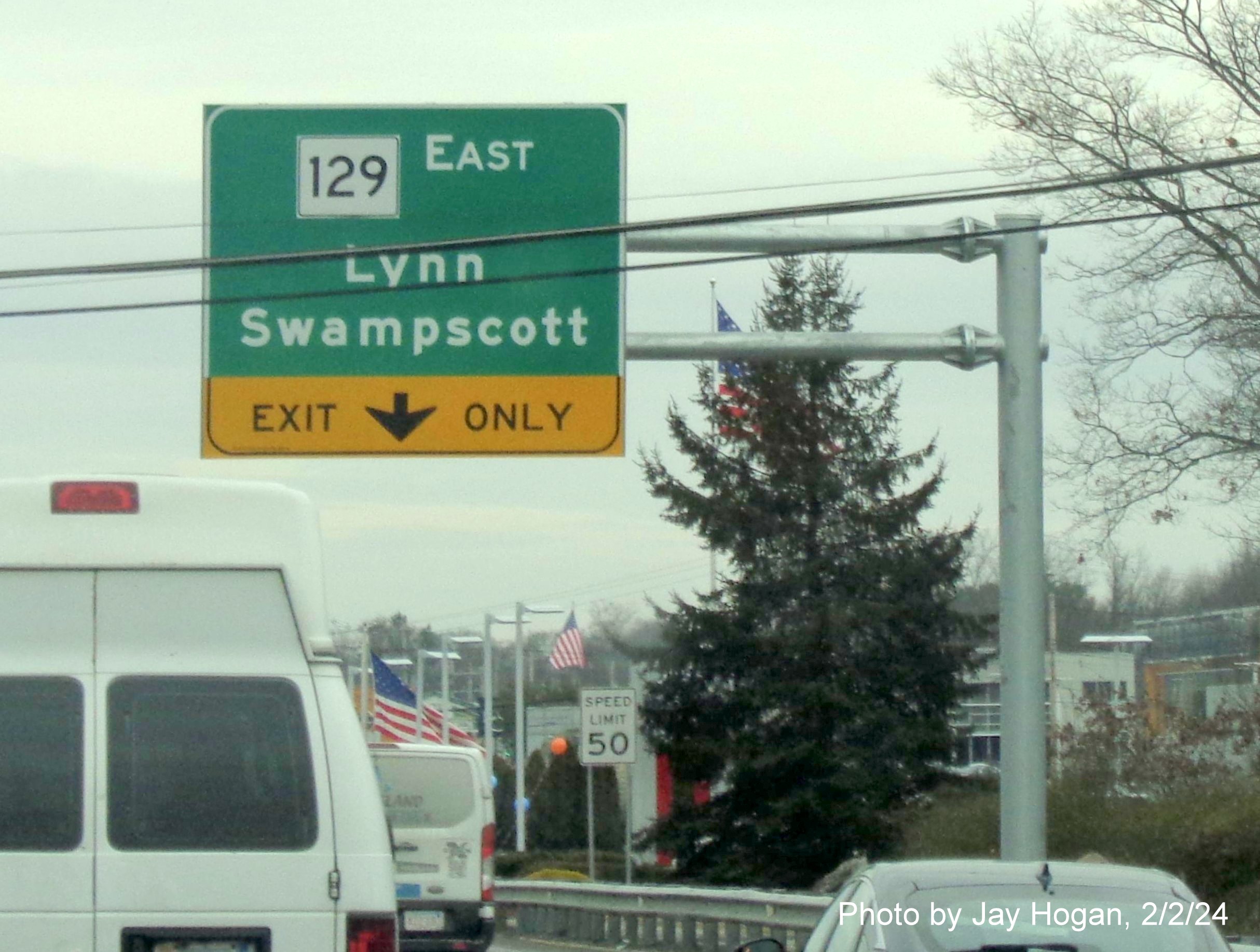 Image of recently placed advance sign for MA 129 East exit on US 1 North in Lynnfield, by Kevin Manfra, February 2024