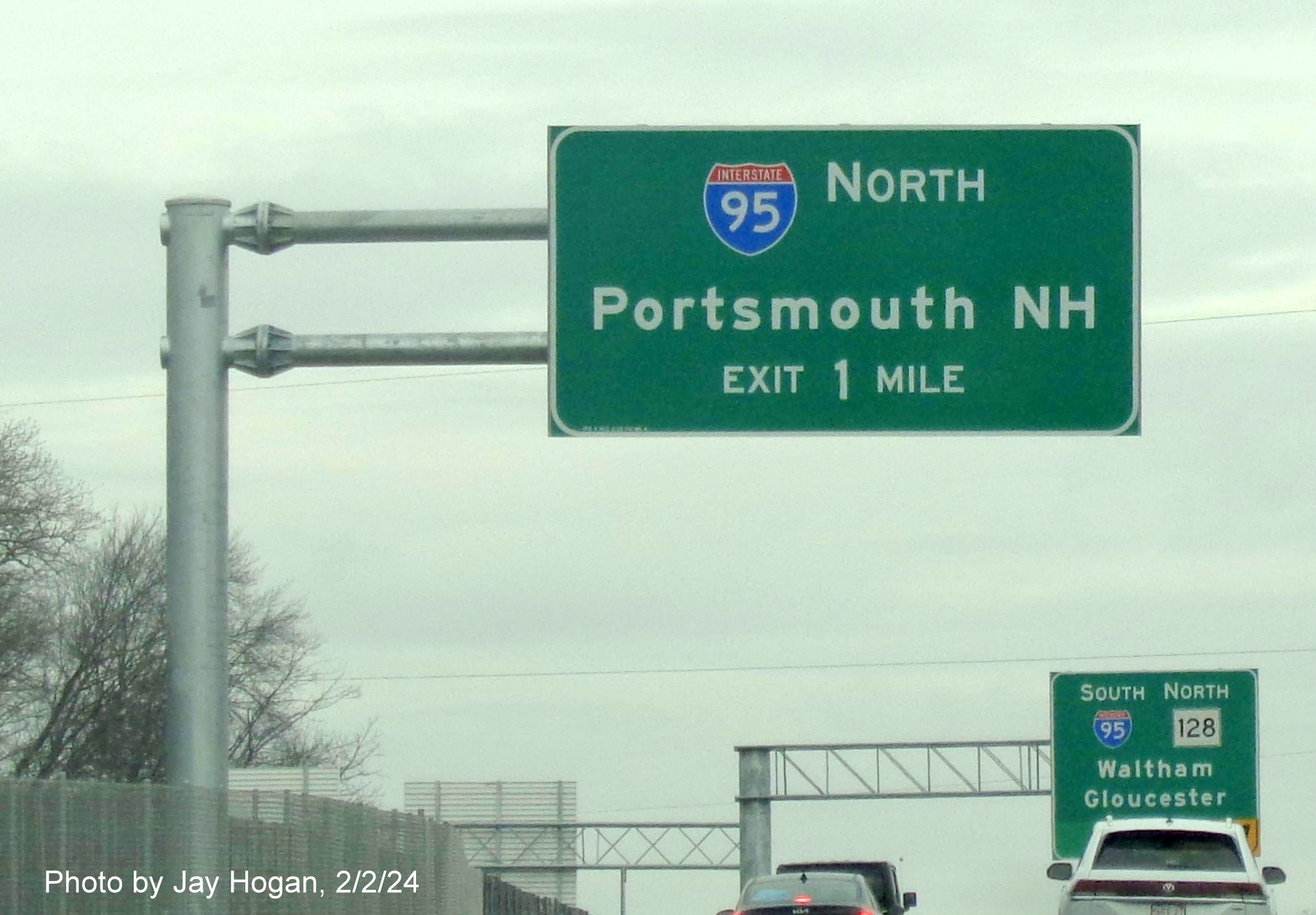 Image of recently placed left-side overhead advance sign for I-95 North exit on US 1 North in Lynnfield, by Kevin Manfra, February 2024