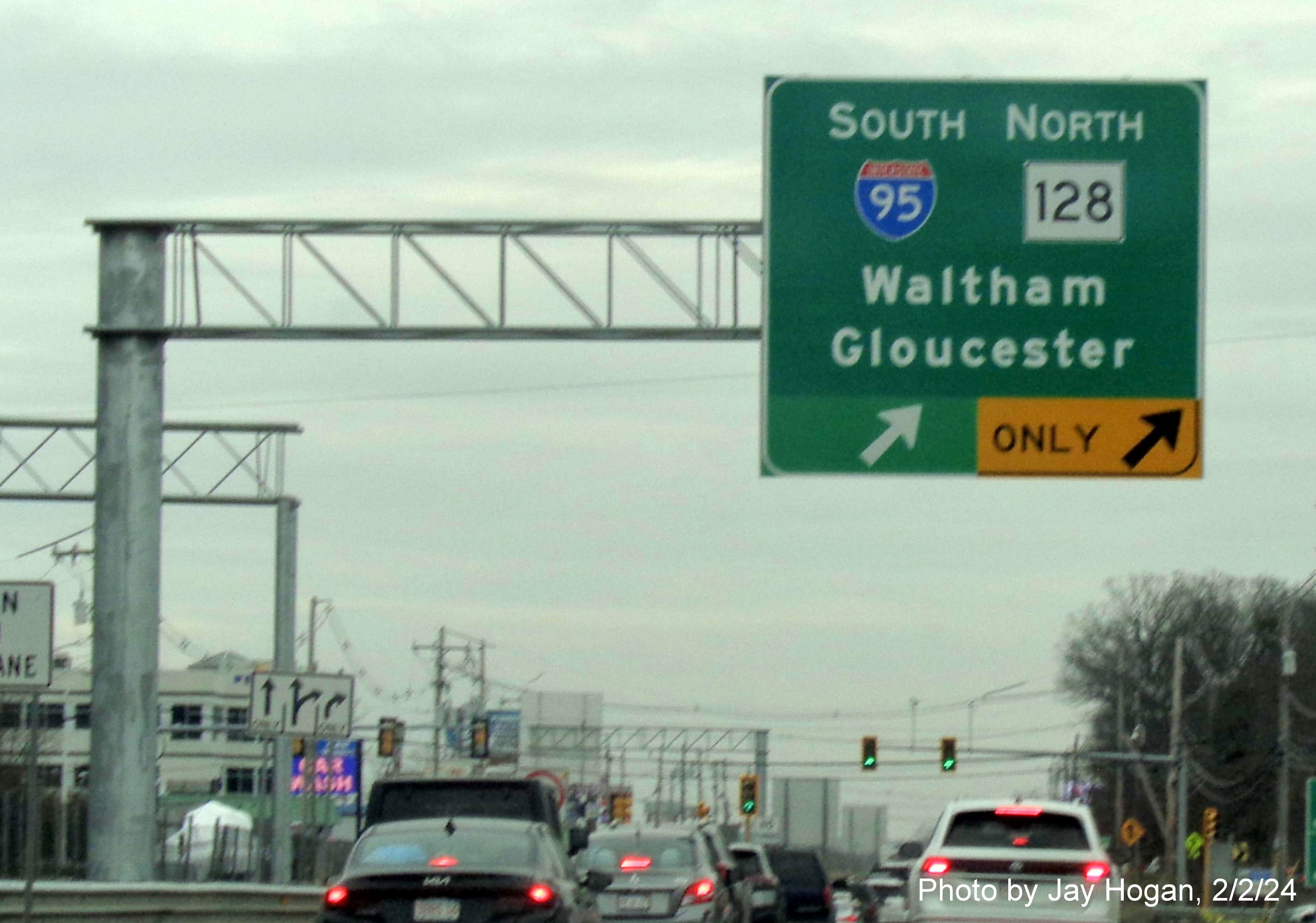 Image of recently placed ramp sign for I-95 South/MA 128 North exit on US 1 North in Lynnfield, by Kevin Manfra, February 2024