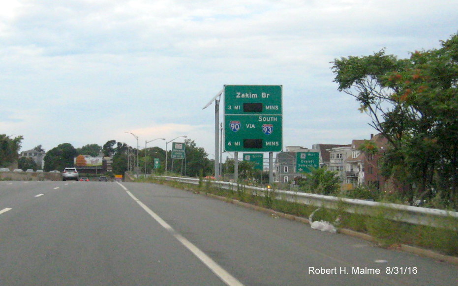 Image of newly placed Real Time Traffic sign on US 1 South in Chelsea