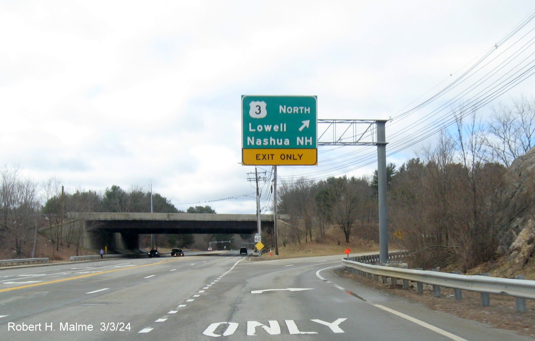 Image of newly placed overhead ramp guide signs for US 3 North on MA 62 West in Burlington, March 2024