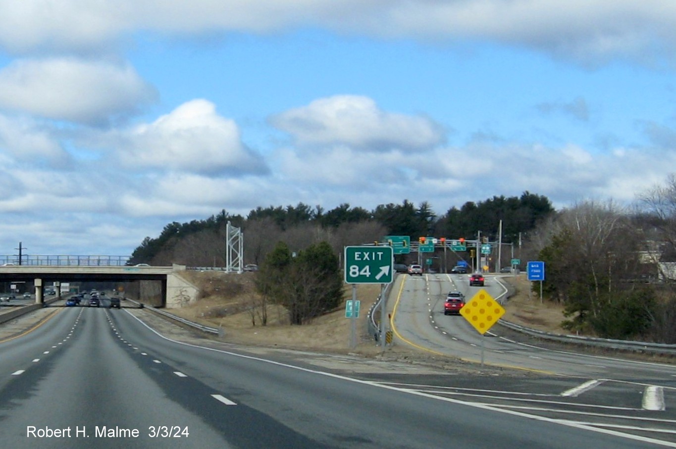 Image of recently placed gore sign for MA 4 exit on US 3 North in Chelmsford, March 2024