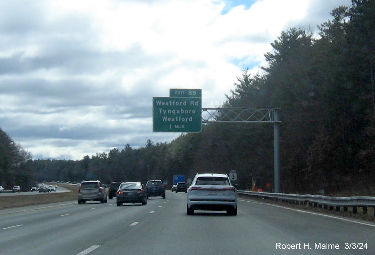 Image of recently placed auxiliary sign for Westford Road exit on US 3 South in Tyngsboro, March 2024