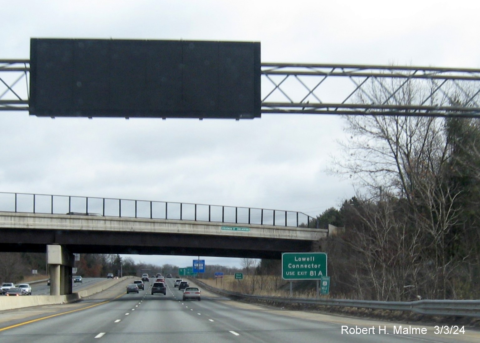 Image of recently placed auxiliary sign for Lowell Connector exit on US 3 South in Chelmsford, March 2024