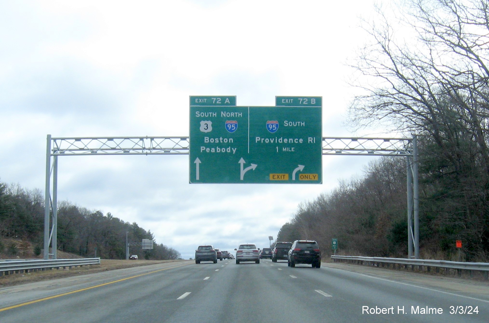 Image of newly placed 1 Mile advance overhead arrow-per-lane signs for I-95 exits on US 3 South in Burlington, March 2024