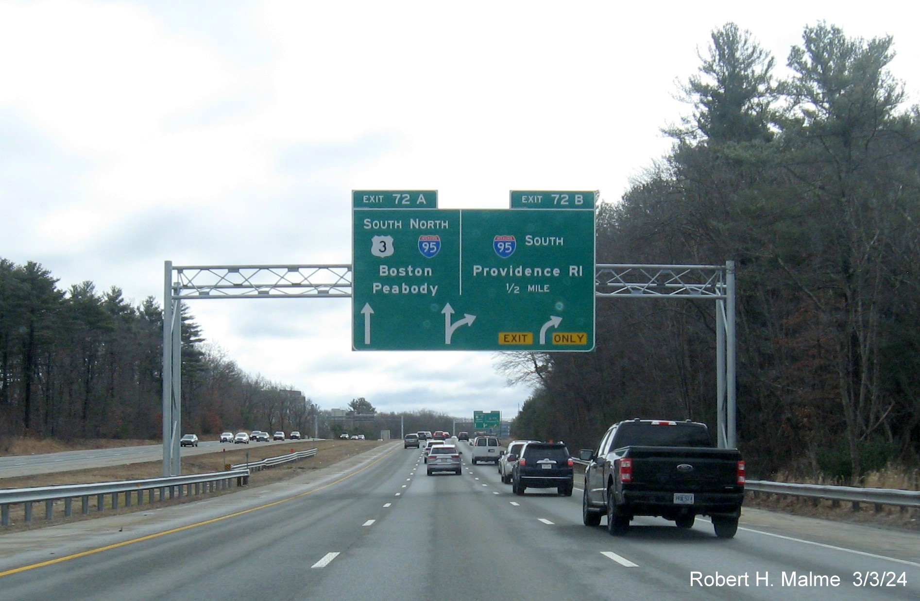 Image of newly placed 1/2 Mile advance overhead arrow-per-lane signs for I-95 exits on US 3 South in Burlington, March 2024