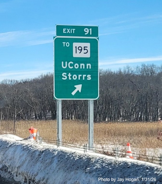 Image of new ground mounted 1/2 mile advance sign for the CT 195 exit with milepost 
	based exit number, by Jay Hogan, January 2026