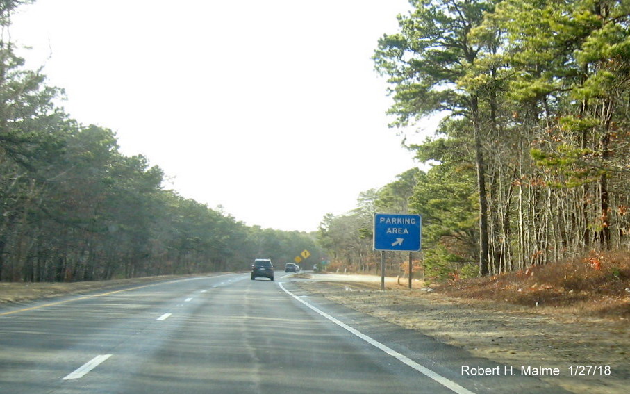Image of new Parking Area blue guide sign on US 6 West in Yarmouth