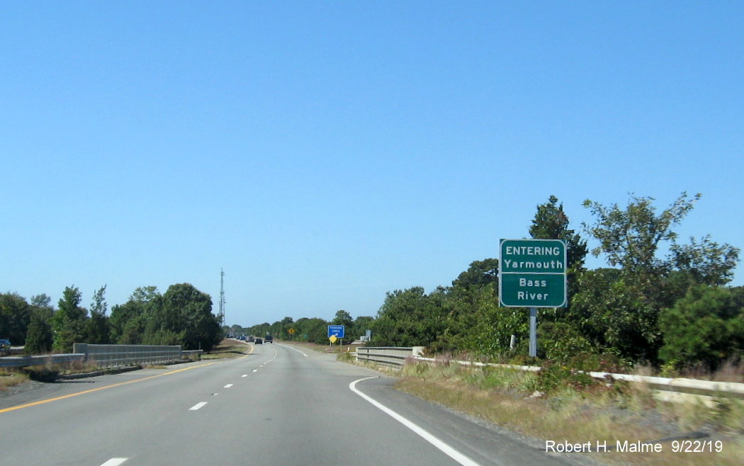 Image of new combined town boundary sign and river identification sign crossing the Bass River on US 6 West into Yarmouth