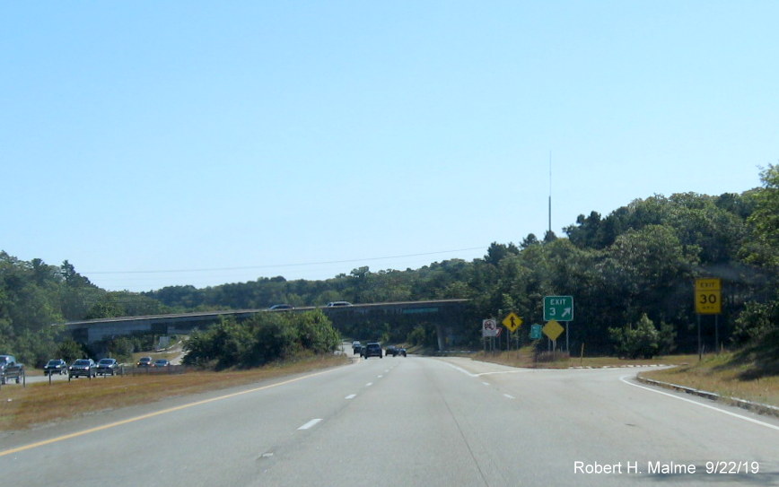 Image of recently placed gore sign for Quaker Meeting House Road exit ramp on US 6 East in Sandwich