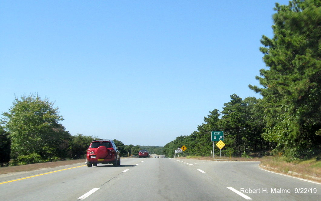 Image of recently placed gore sign for Union Street exit off-ramp on US 6 West in Yarmouth in Sept. 2019