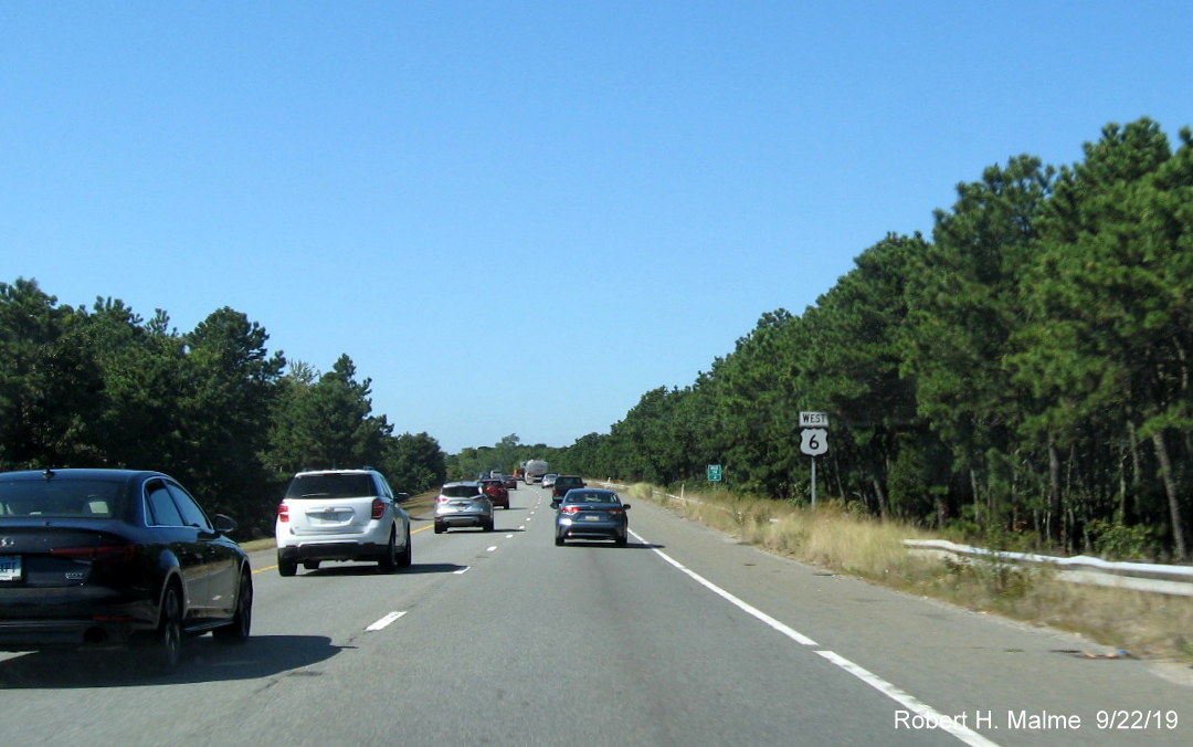 Image of new style West US 6 reassurance marker beyond Union Street exit in Yarmouth