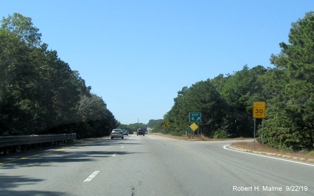 Image of recently placed gore sign for MA 132 exit off-ramp on US 6 West in Barnstable in Sept. 2019