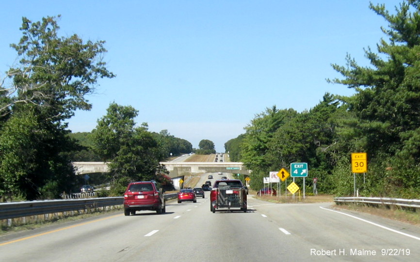 Image of recently place gore sign for Chase Road exit ramp on US 6 West in Sandwich