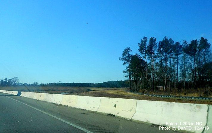 Image of concrete barrier along I-95 South separating traffic 
        from future ramp to I-295 North near St. Pauls, photo on Wikimedia by DanTD