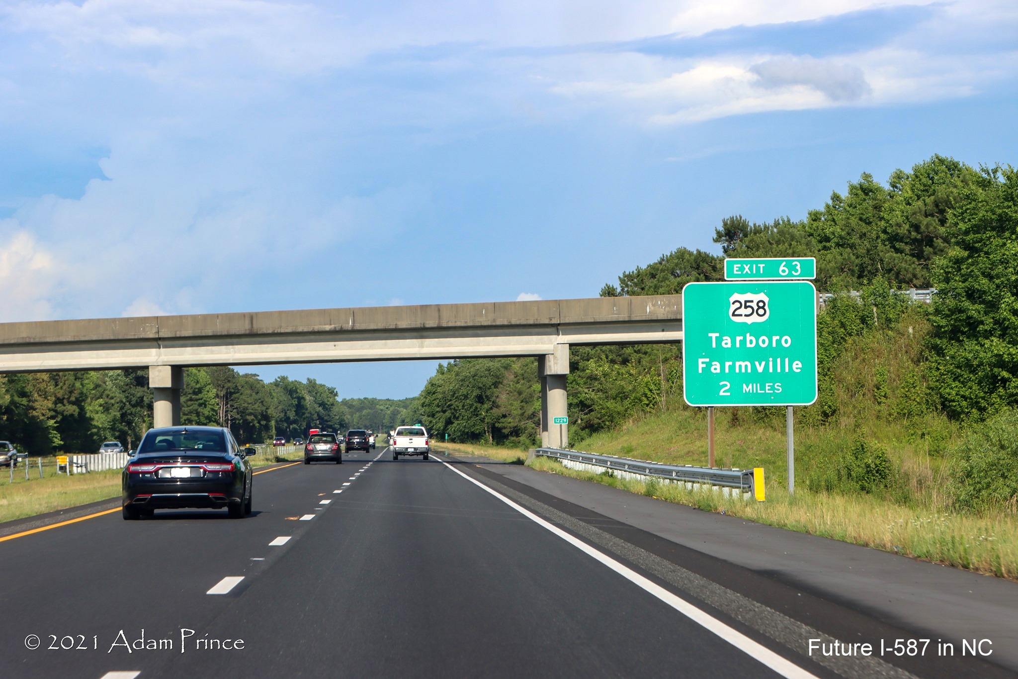2 Miles advance sign for US 258 North exit on US 264 East (Future I-587 South) 
	in Farmville, photo by Adam Prince, June 2021