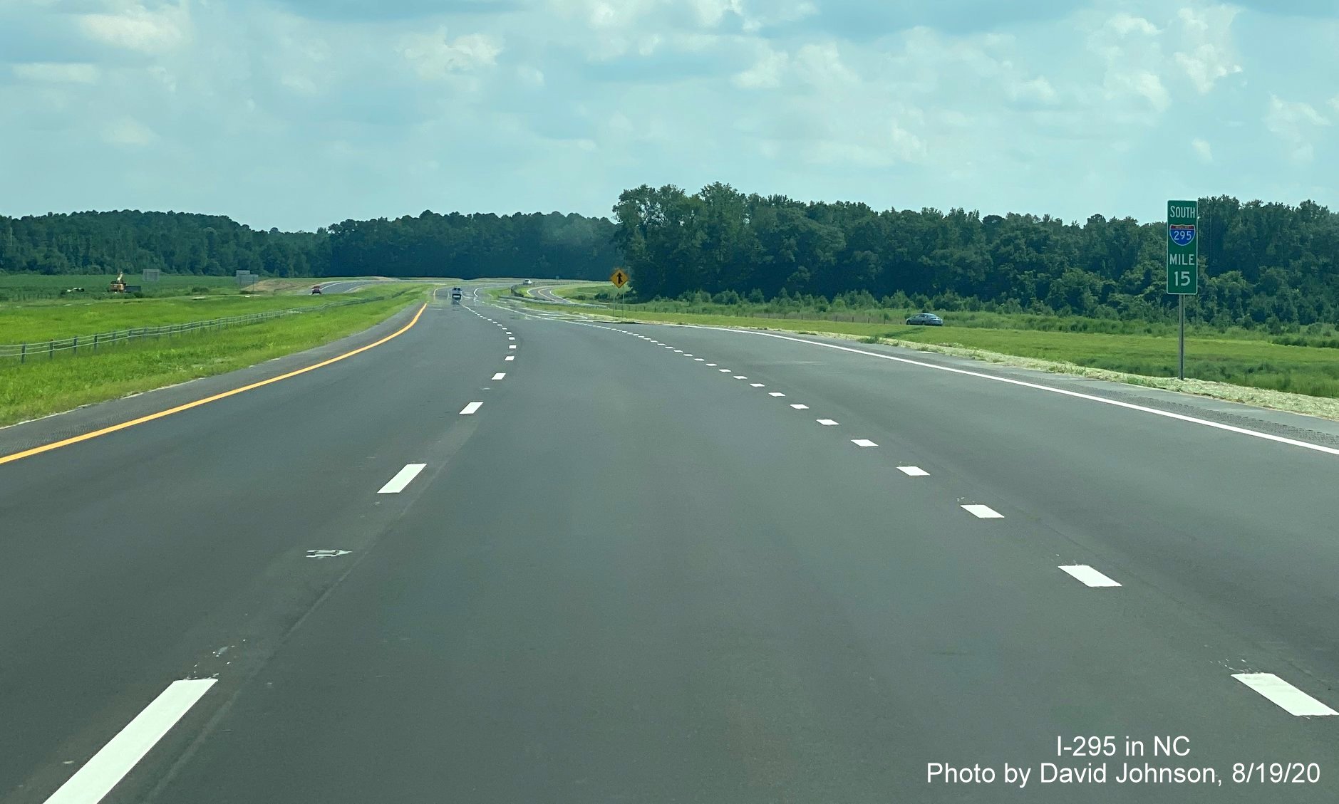 Image of I-295 South Mile Marker after Cliffdale Road bridge in Fayetteville, by David Johnson August 2020
