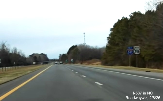 Image of West I-587 reassurance marker (with West US 258), now with blue direction tab, after
	the US 258 South exit in Farmville, screen grab from Roadwaywiz video, February 2026