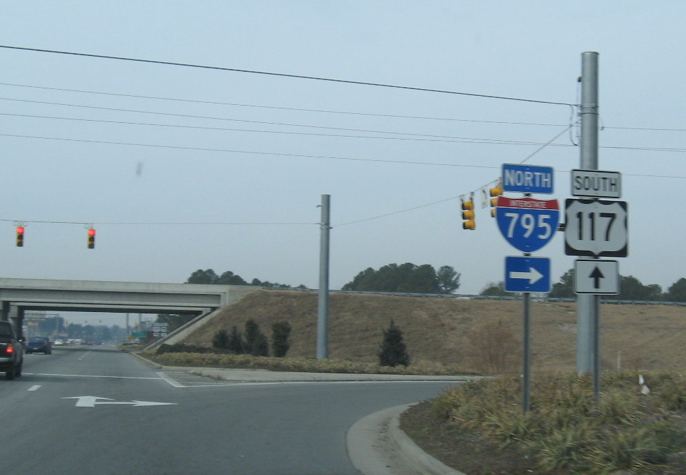 Photo of inconsistent signage along US 70 at southern end of I-795 in 
          Goldsboro, Jan. 2010