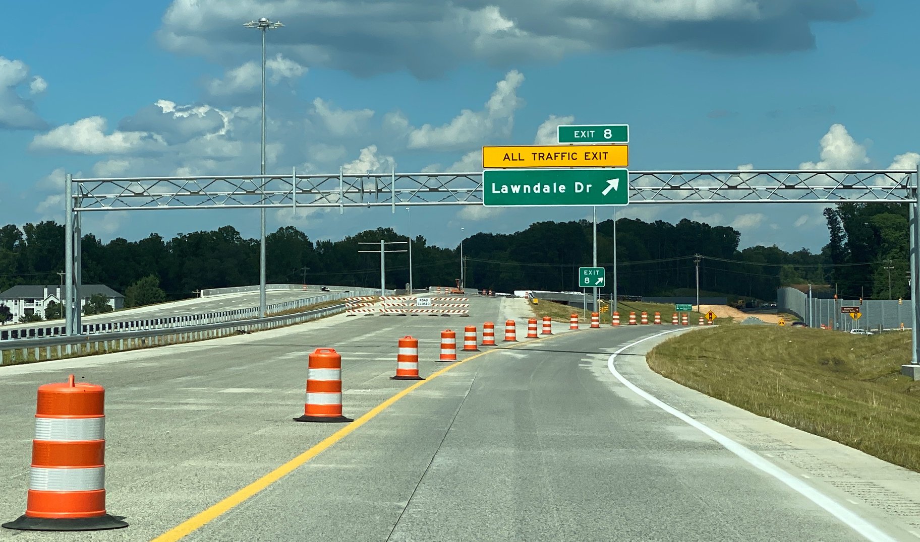 Image of overhead signage at current end of I-840 East Greensboro Urban Loop at Lawndale Drive, by David Johnson July 2020