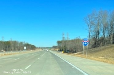 Image of new East I-840 East reassurance marker on new section of Greensboro Urban Loop after North Elm Street, photo by Strider, January 2023
