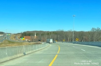 Image of new East I-840 East reassurance marker on new section of Greensboro Urban Loop after North Elm Street, photo by Strider, January 2023