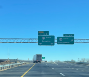 Image of overhead signage at ramp for Yanceyville Street on I-840 West/Greensboro Urban Loop, photo by Strider, January 2023