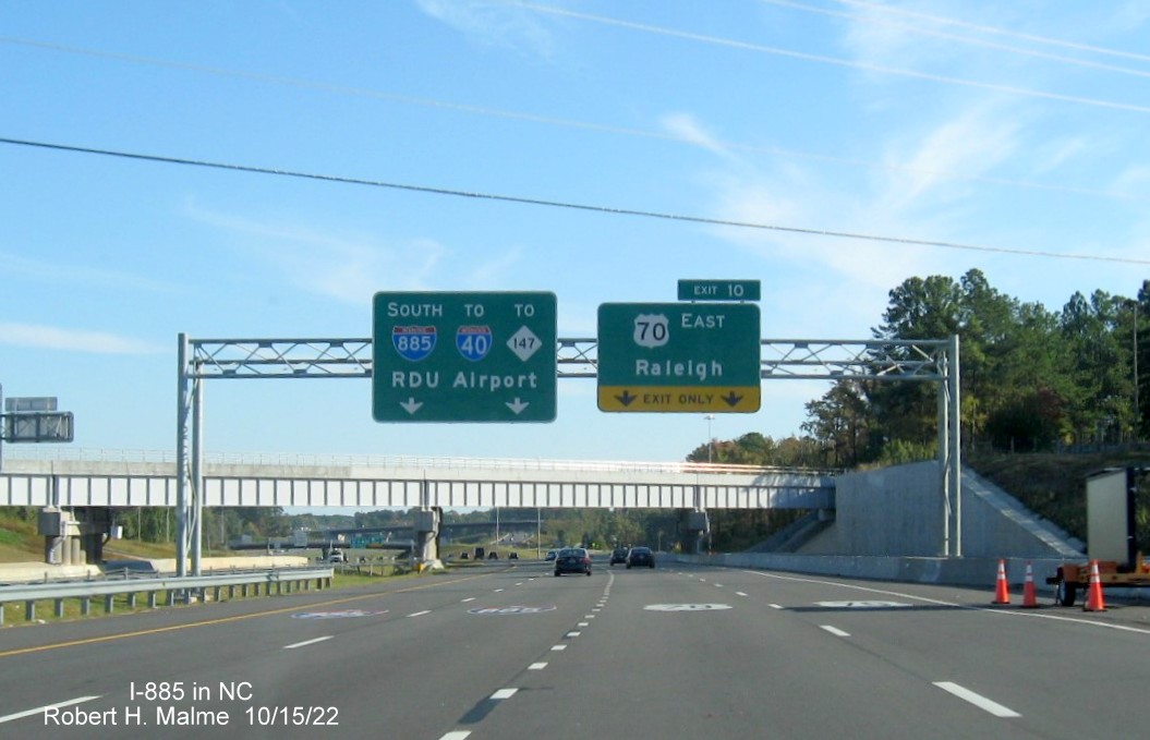 Image of 1/2 Mile advance overhead sign for US 70 East exit on South I-885/East US 70 in Durham, October 2022