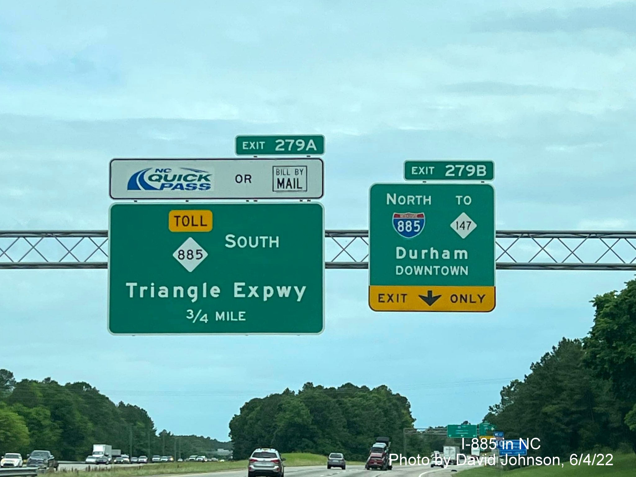Image of new advance signage with I-885 and NC 885 shields for Durham Freeway and Triangle Expressway exits on I-40 West, by David Johnson, June 2022