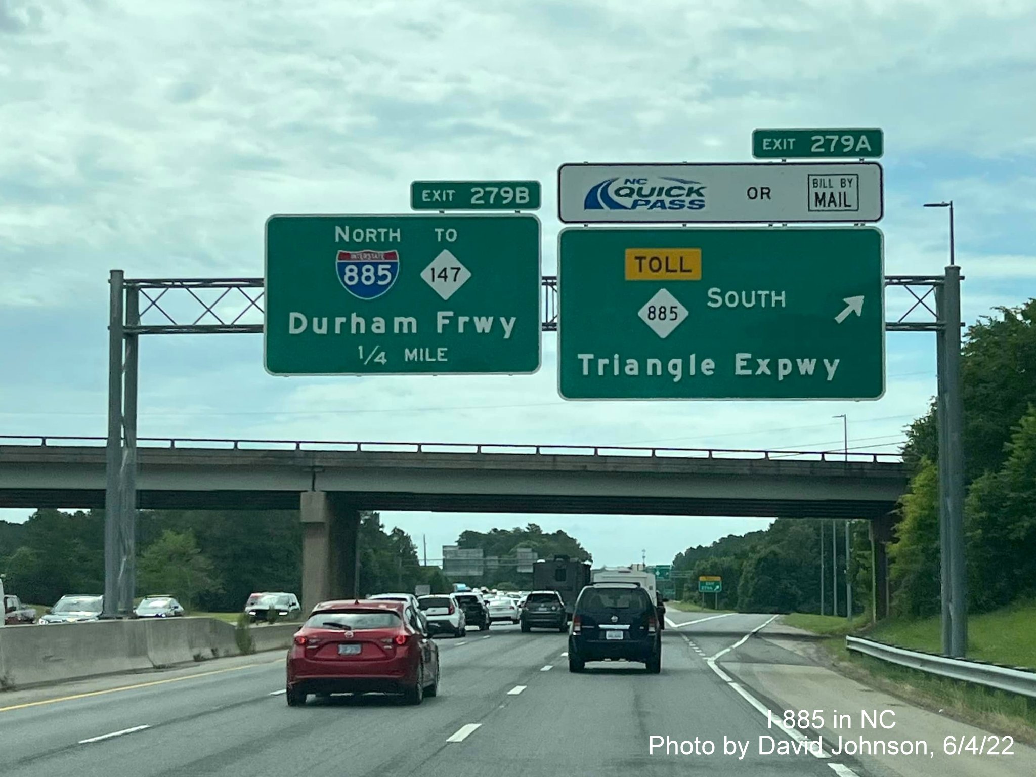 Image of new advance signage with I-885 and NC 885 shields for Durham Freeway and Triangle Expressway exits on I-40 East, by David Johnson, June 2022