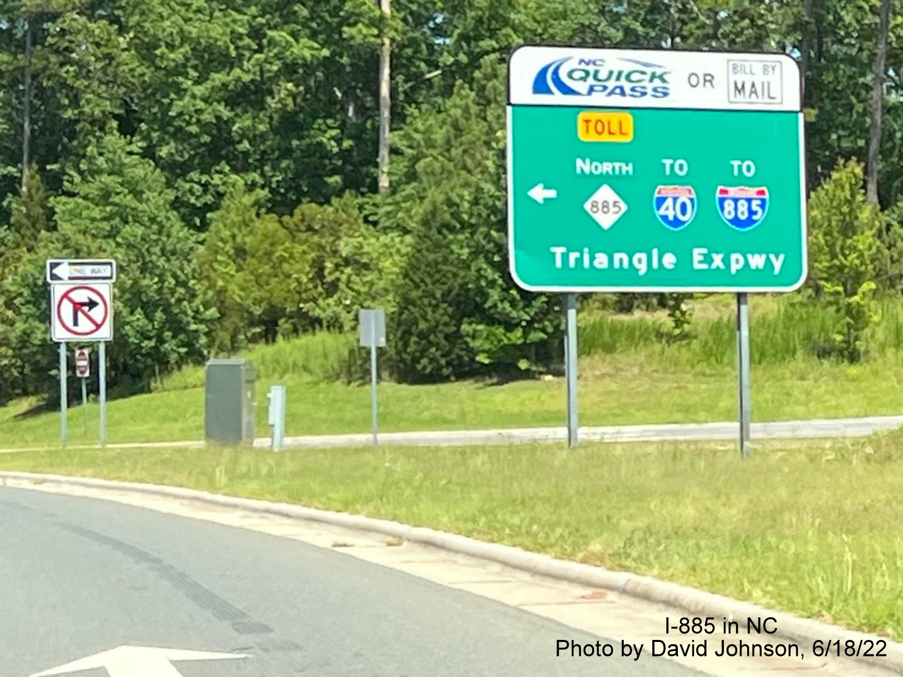 Image of NC 885 shields replacing NC 147 at entrance ramps to Triangle Expressway on Hopson Road in Durham, by David Johnson, June 2022