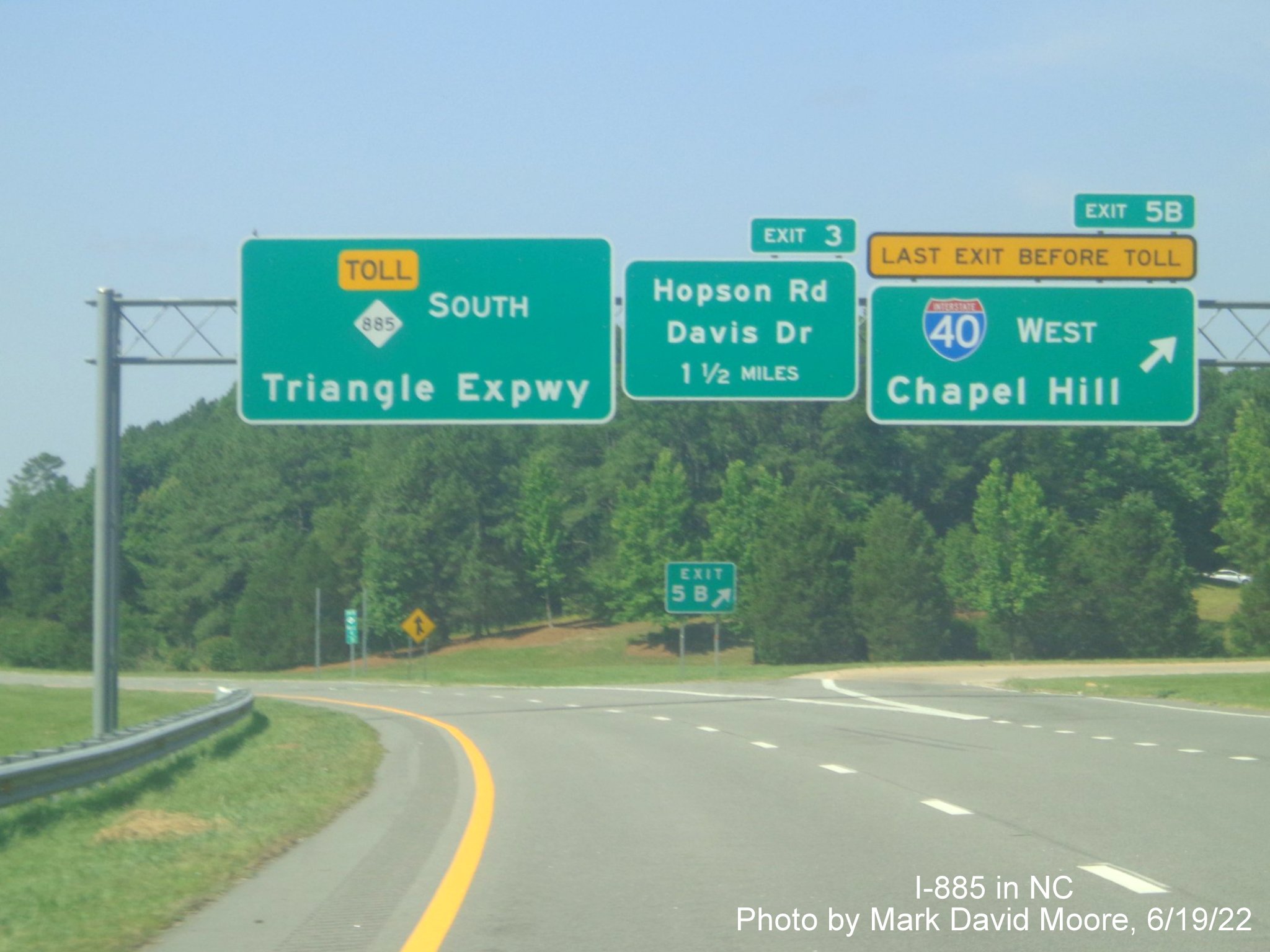 Image of new NC 885 pull through sign, shield replacing NC 147,
         at the start of the Triangle Expressway at the ramp to I-40 West in Durham, by Mark David Moore June 2022